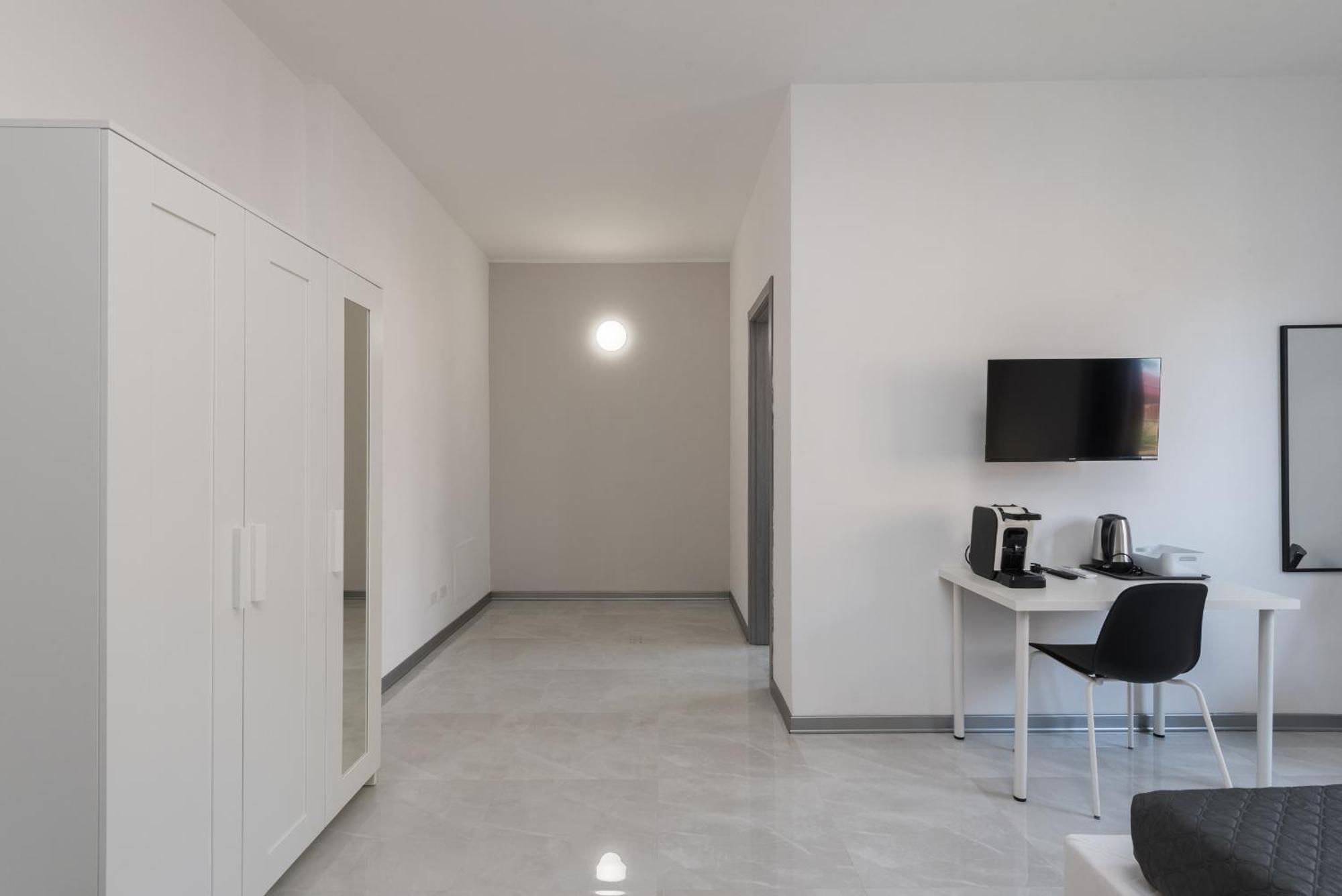 Travelershome Ciampino Airport Guesthouse 600M To Airport Eksteriør bilde