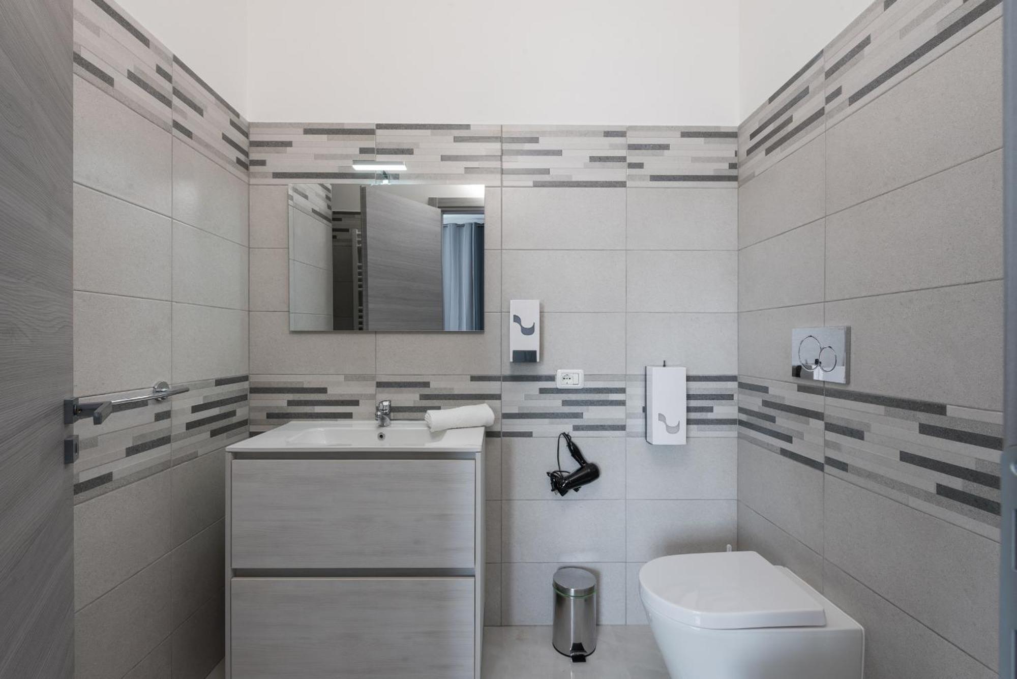 Travelershome Ciampino Airport Guesthouse 600M To Airport Eksteriør bilde