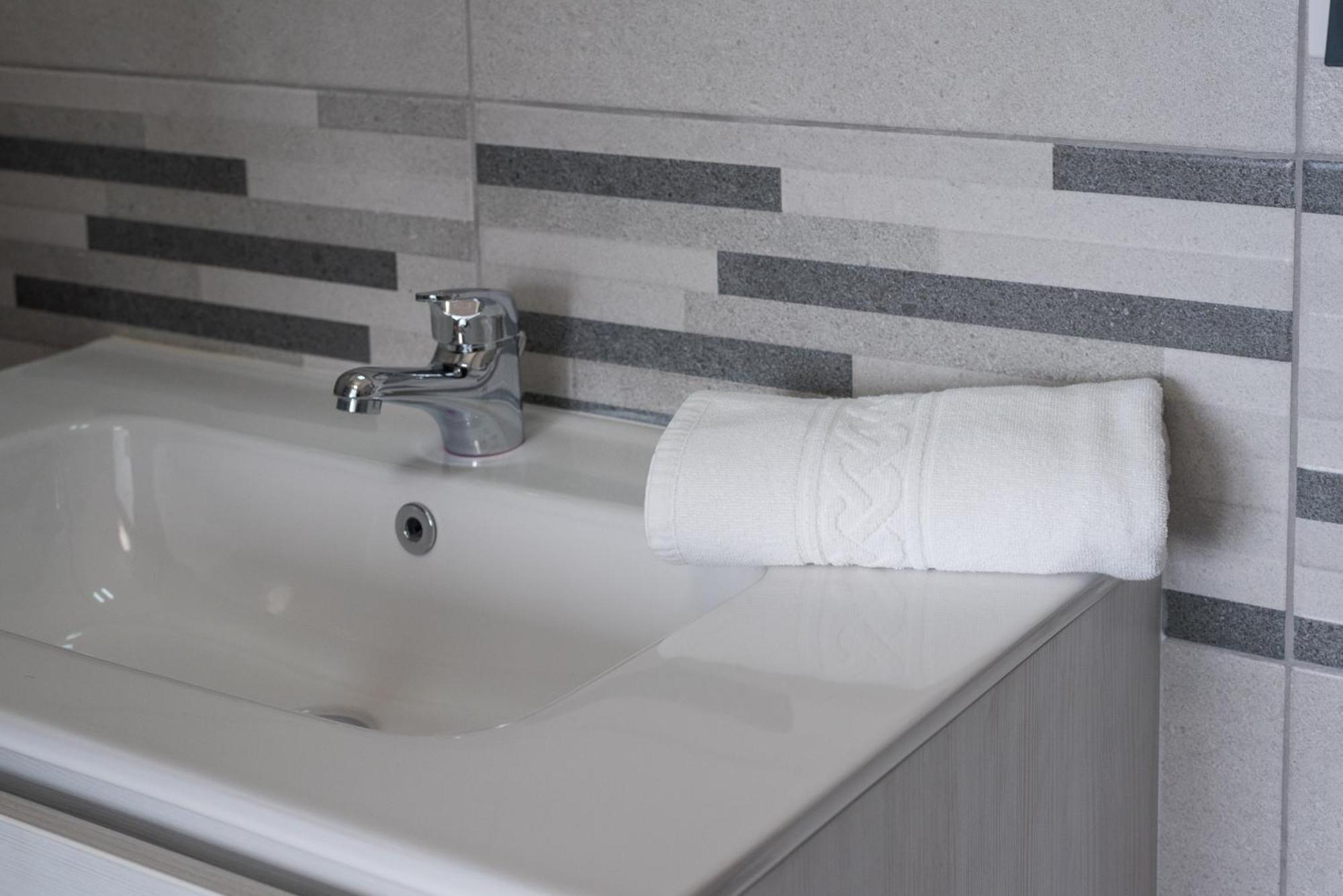 Travelershome Ciampino Airport Guesthouse 600M To Airport Eksteriør bilde