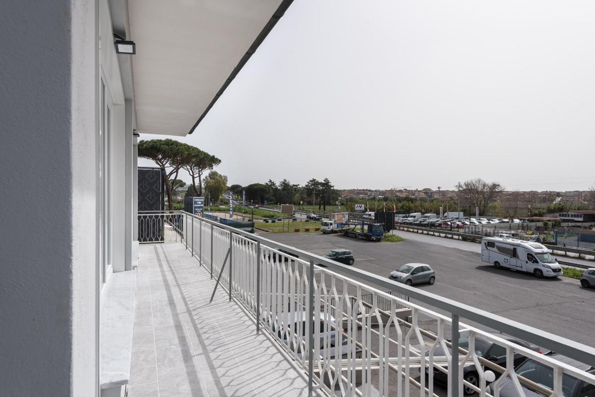 Travelershome Ciampino Airport Guesthouse 600M To Airport Eksteriør bilde